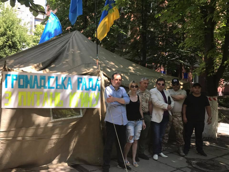 Майдан в Херсоні: За що кримчани пікетую…
