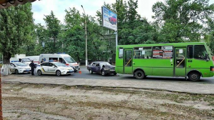 В Харькове водитель потерял сознание и в…