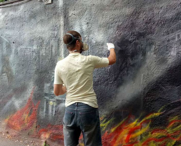 У Полтаві реставрують графіті-меморіал Г…
