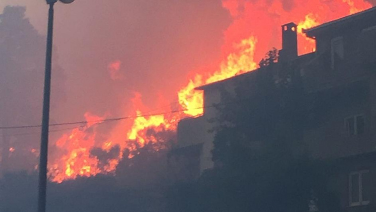 Горить Хорватія: Пожежі дісталися курорт…