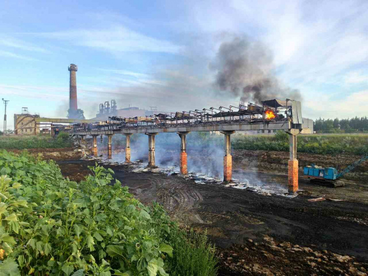 На Харьковщине загорелся сахарный завод…