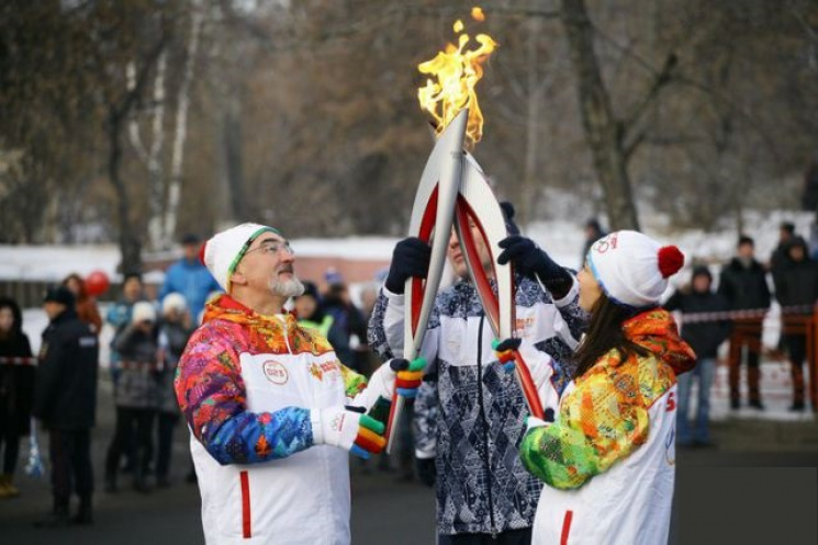 Эстафетный факел Олимпиады-2014 продают…