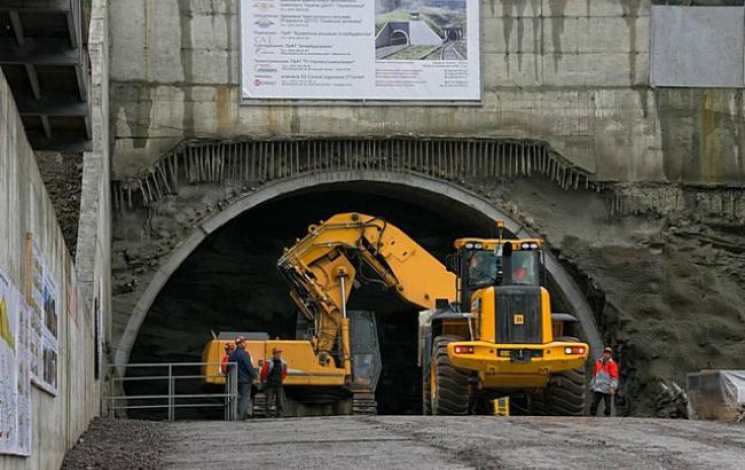 Масштабне будівництво Бескидського тунел…