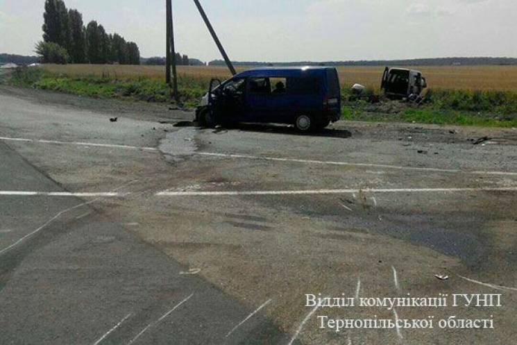 У ДТП на Тернопільщині постраждали шесте…