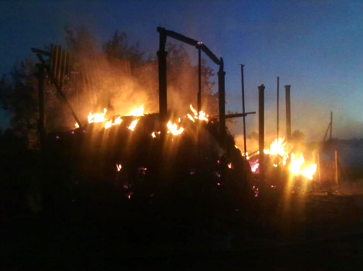 На Полтавщині пожежа вщент знищила сінни…