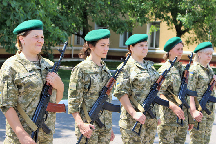 У прикордонному загоні на Одещині дівчат…