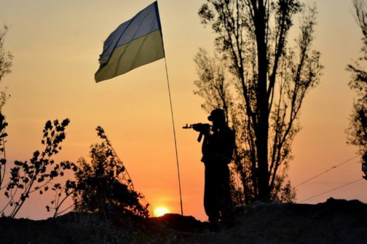 На Донбасі поранили трьох воїнів України…