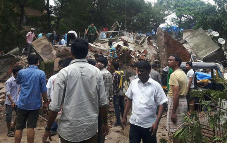 В Индии рухнул жилой дом: десятки людей…
