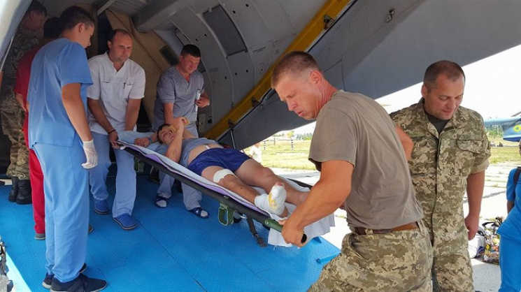 В Одессе встретили борт с ранеными АТОвц…