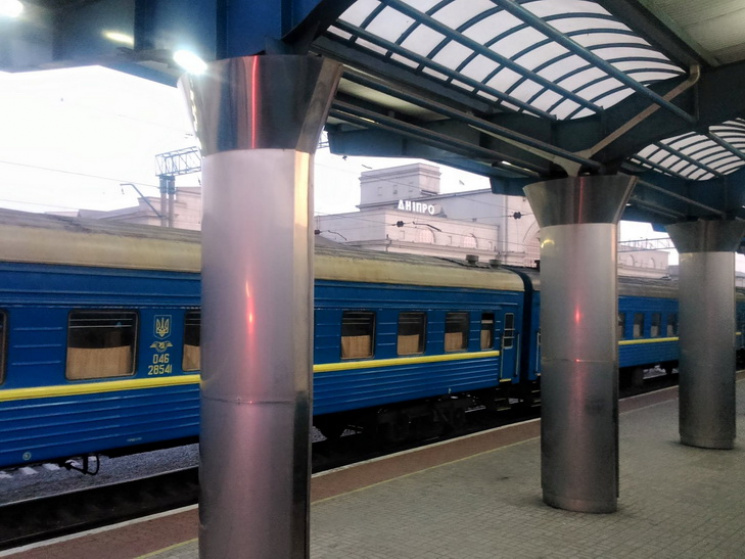 В Днипре поезда "застряли" на вокзале из…