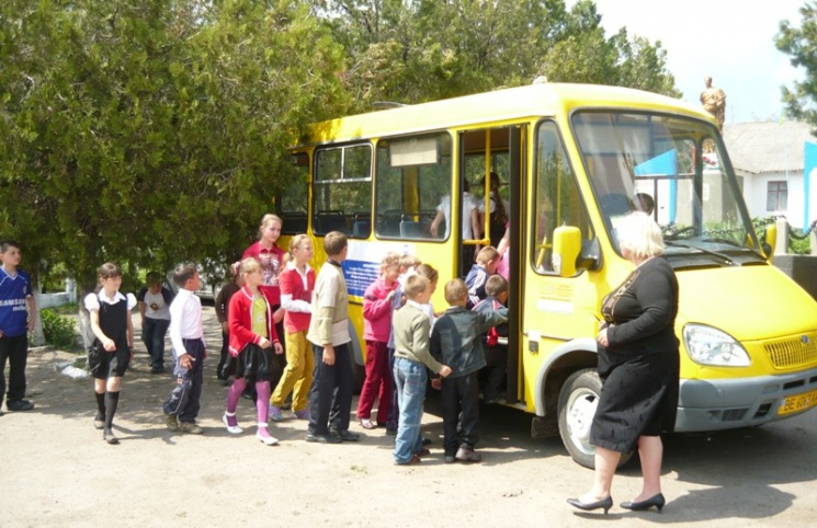 Майже щодня шкільні автобуси на Хмельнич…