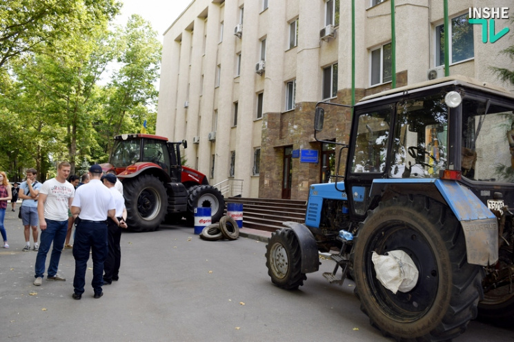 Миколаївські фермери протестували біля Д…