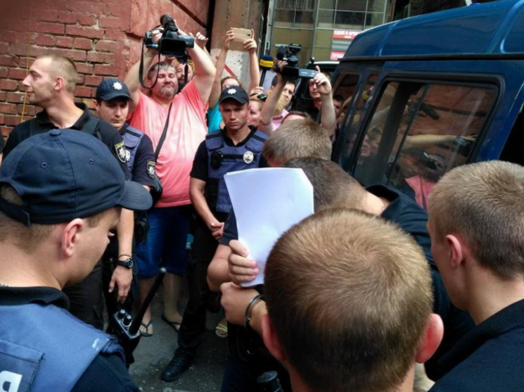 Что делают с подозреваемым Что делают с подозреваемым