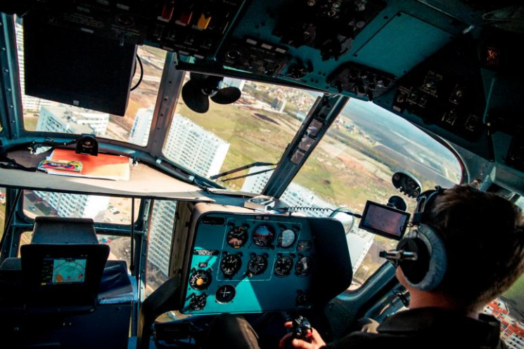 На России пьяный пилот на вертолете приз…