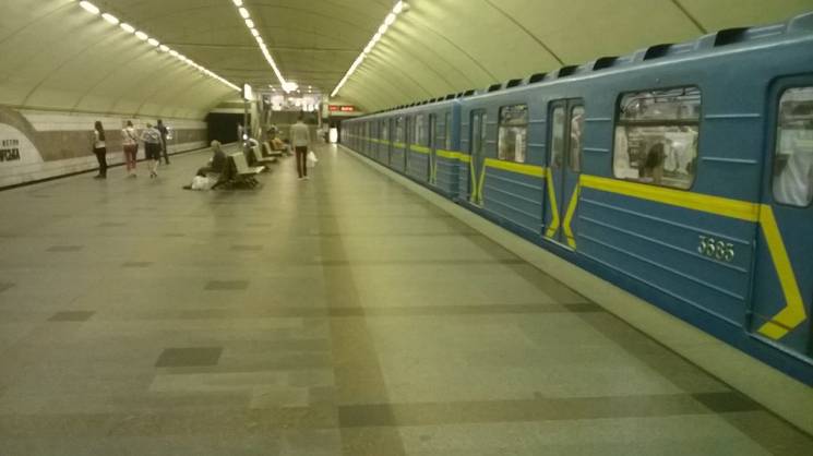 Київ суворий: Станції метро заполонила е…