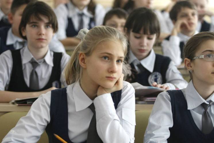 На России школьникам выдали грамоты с ук…