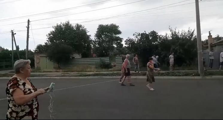 На Дніпропетровщині люди натягнули мотуз…