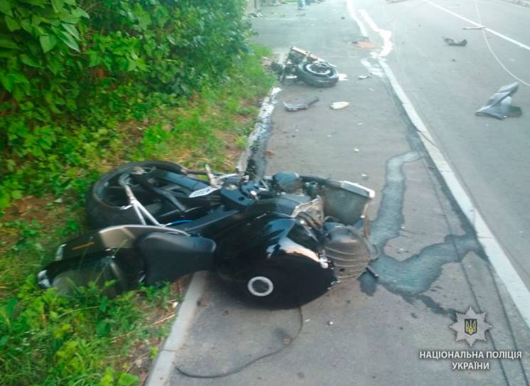 У Полтаві мотоцикліст зіткнувся з бетонн…