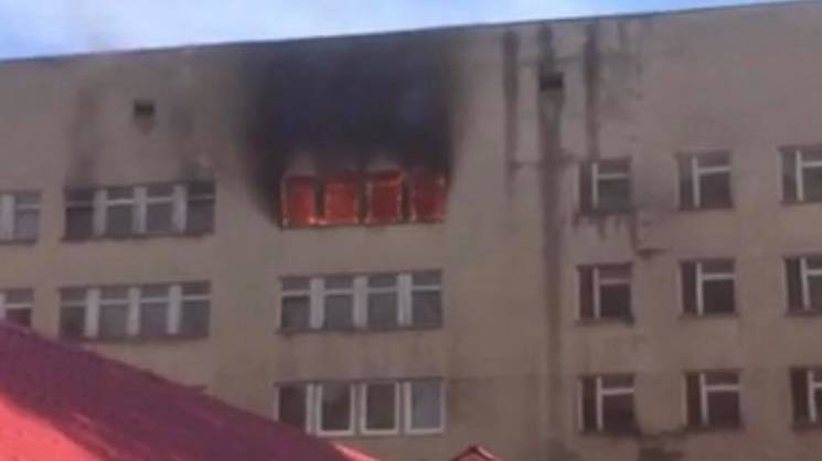 В Ужгороді на БАМі горить лікарня (ФОТО)…
