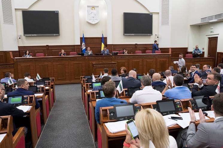 Ни заседания без скандала: Киевсовет раз…