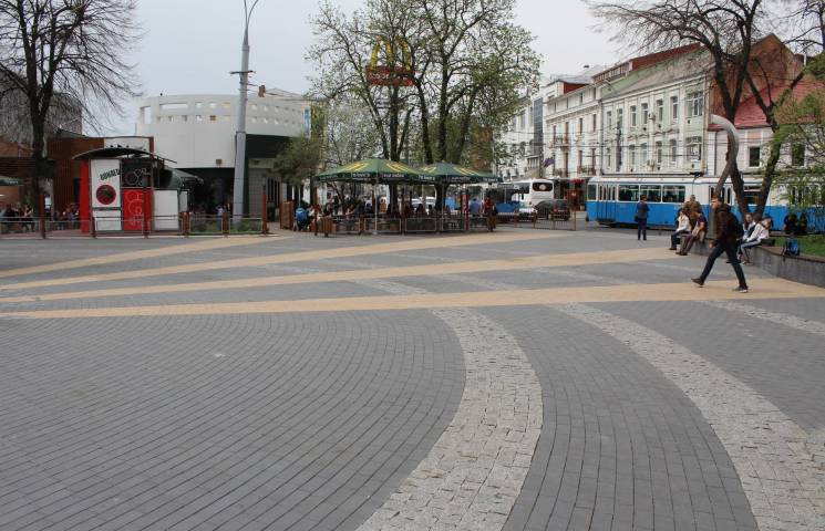 Батька й сина з Еміратів побили у центрі…