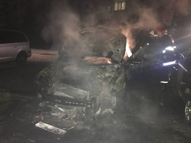 Уночі в Ужгороді горіли дві автівки (ФОТ…