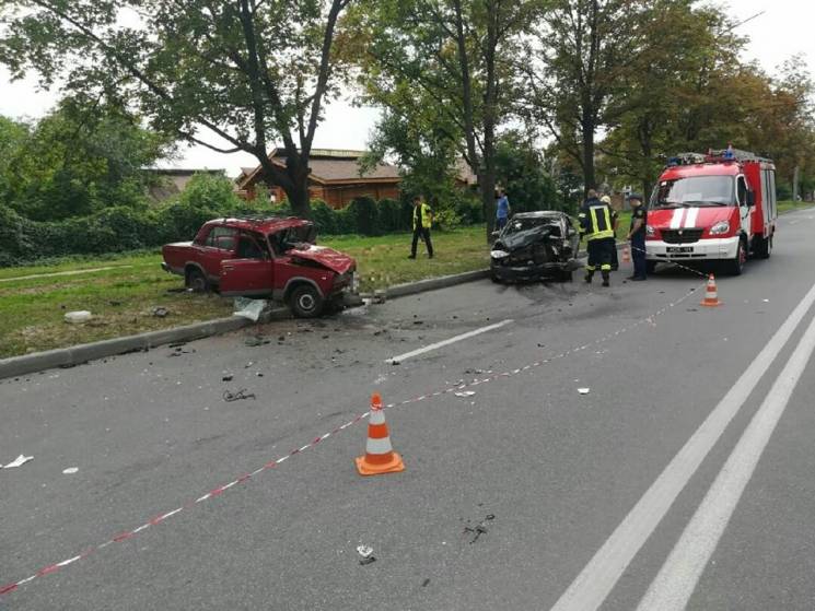 У Харкові розбилися авто: Постраждали дв…
