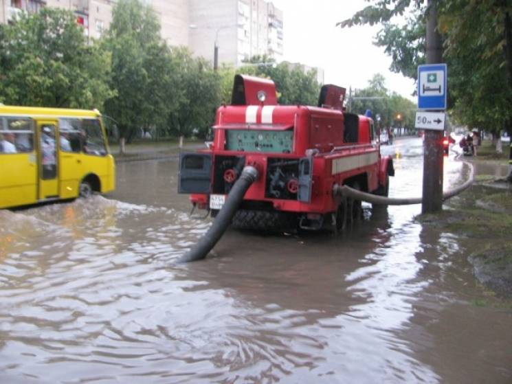 Злива на Тернопільщині підтопила будинки…