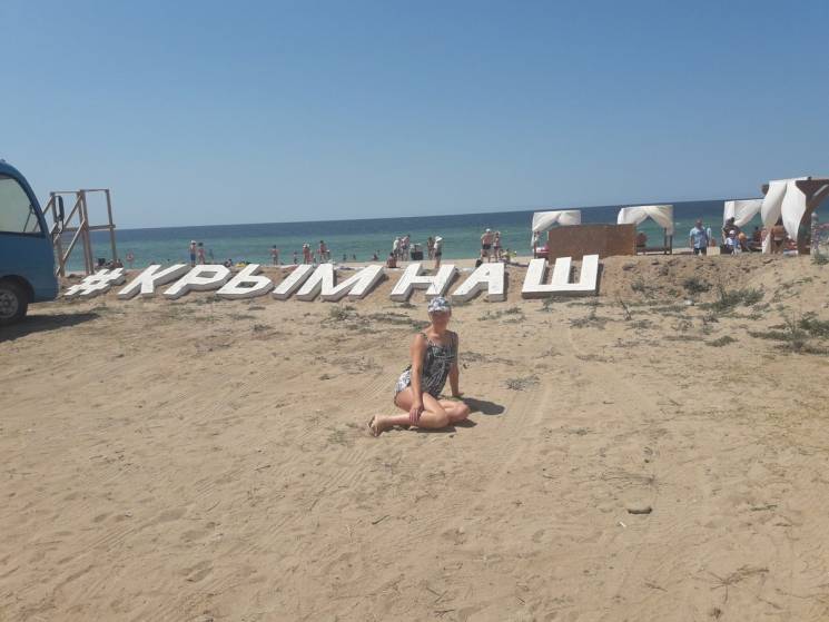 У розпал сезону пляжі окупованого Криму…