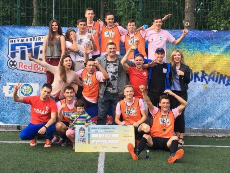 Харьковские футболисты одержали две побе…