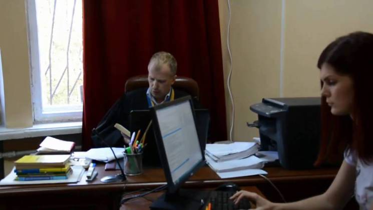 Судье-взяточнику из Днипра еще на месяц…