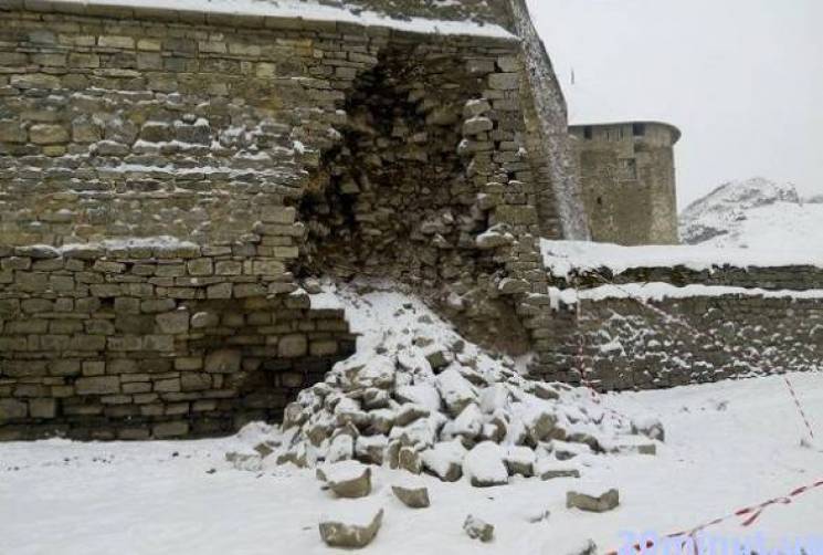 Зруйнований мур Старої фортеці у Кам&#03…