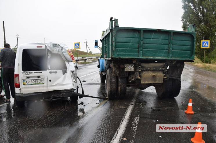 У Миколаєві через аварію на дорозі утвор…