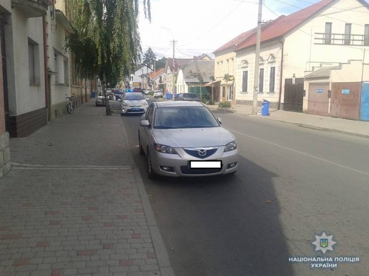 В Ужгороді жінка збила на авто велосипед…