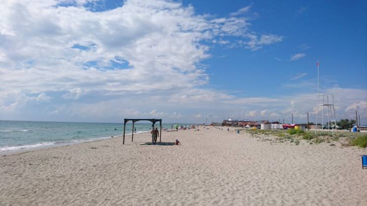 В оккупированном Крыму на пляжах в разга…