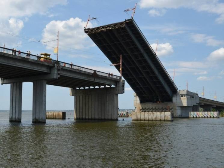 У Миколаєві водночас розведуть три мости…