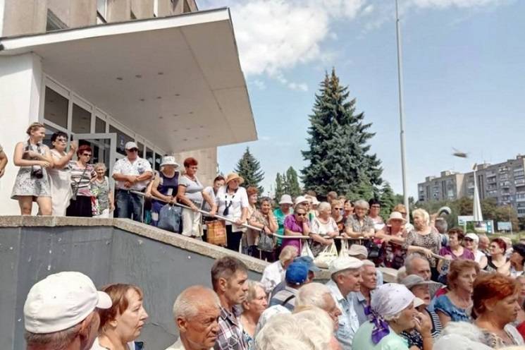 У Нікополі люди вимагають повернення піл…