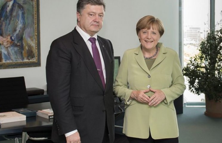 Меркель пригласила Порошенко отужинать в…