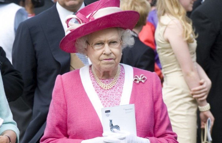 Королева Великобритании предложила сажат…