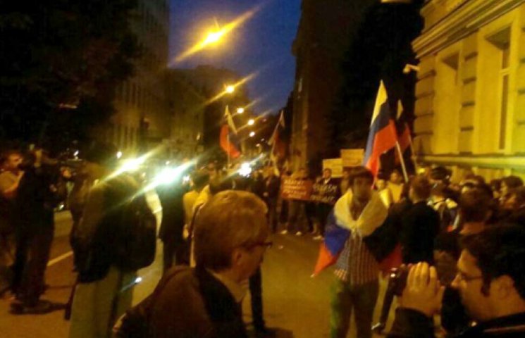 В Москве совершено нападение на посольст…