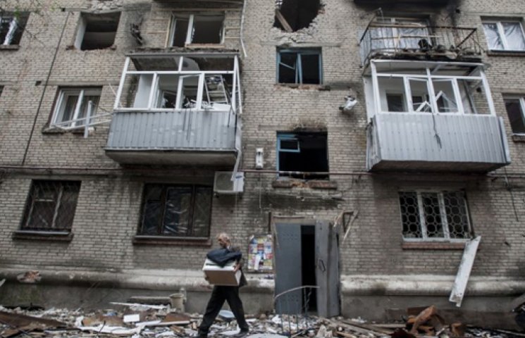 В Луганске эвакуированы жители дома, в к…