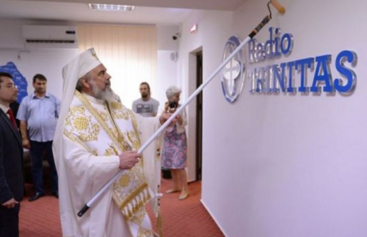 Румынский патриарх освятил помещение мал…