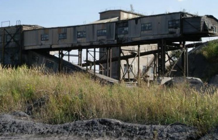 Из-за артобстрела шахты на Донбассе поги…