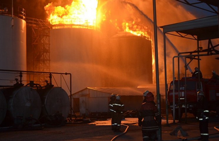 На Київщині палає нафтобаза (ФОТО, ВІДЕО…