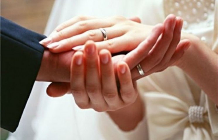 Чолові отримують більше користі від шлюб…