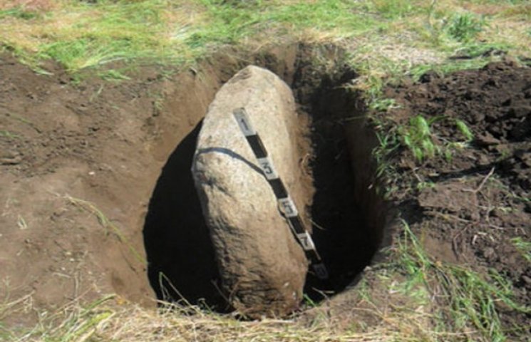 На Дніпропетровщині "відкопали" стелу бр…