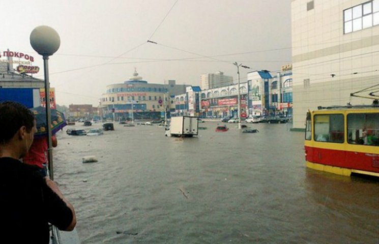 У Росії через масштабну зливу затопило м…