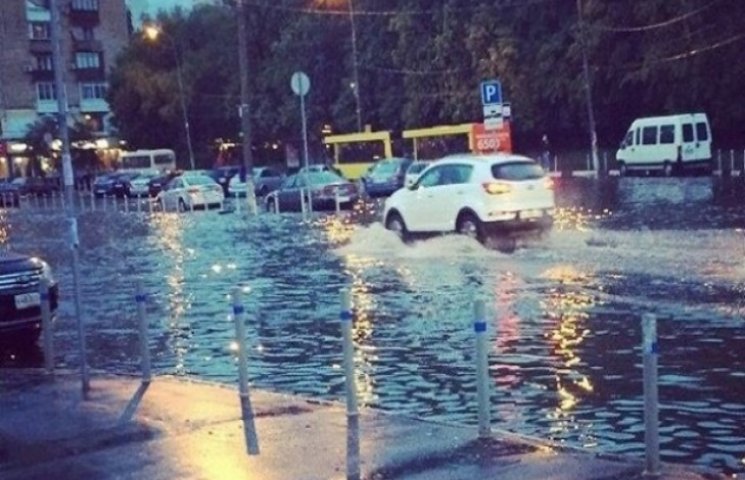 Потужна злива в Москві та Курську (ФОТО,…