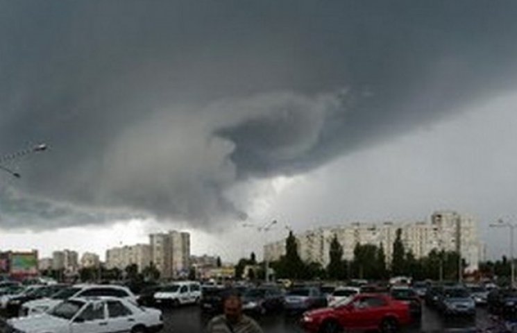 "Зародження торнадо" над Харковом (ФОТОФ…