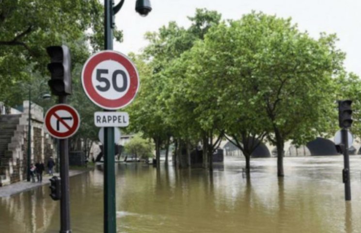 Жертвами наводнения в Германии и Франции…